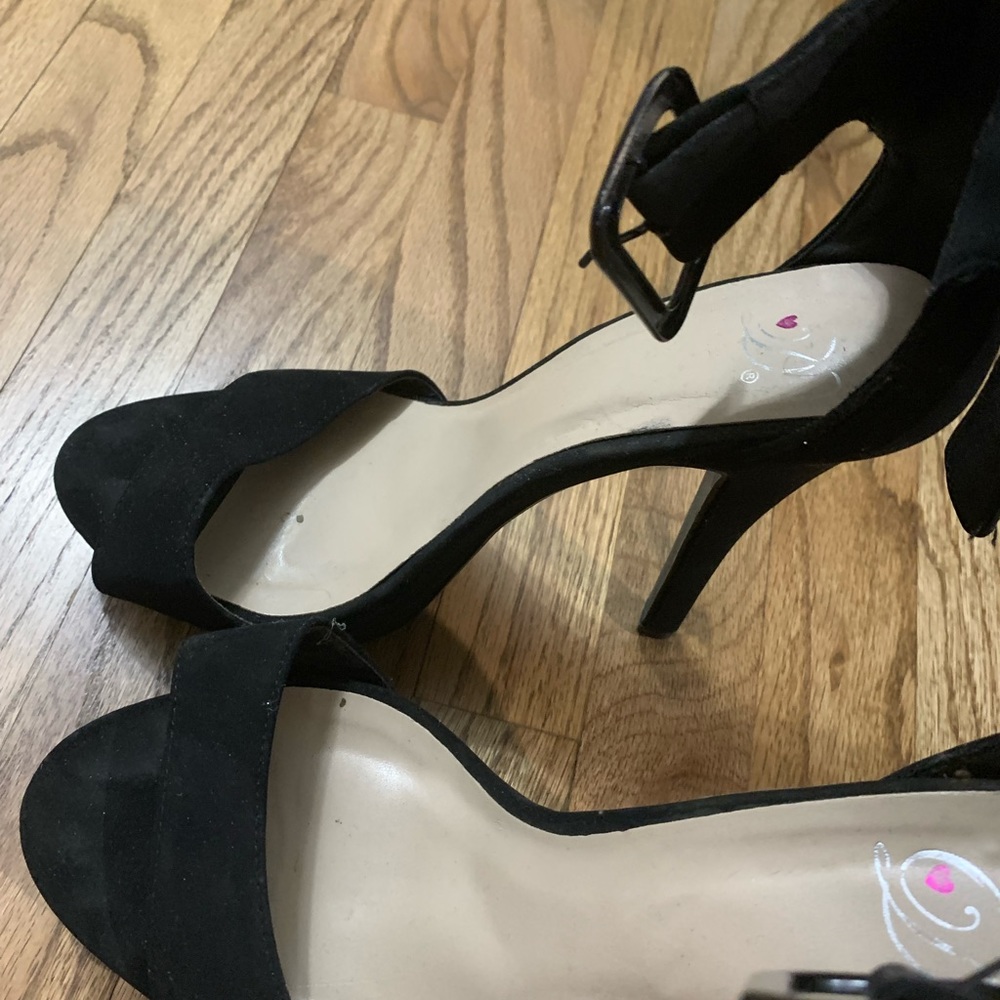 Delicious Zelena-S heels!